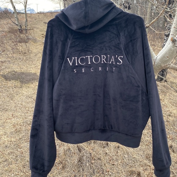 Velvety Victoria’s Secret sweater - Picture 2 of 3